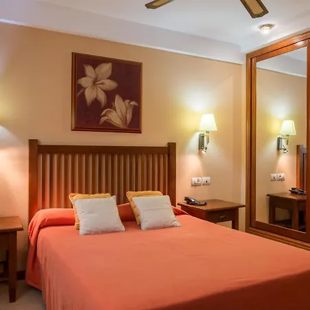 Apartment El Galeon 3*